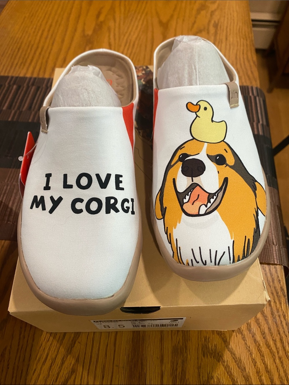 UIN Womens Slip-On Shoes - White with Yellow, Orange & Black Corgi Graphic